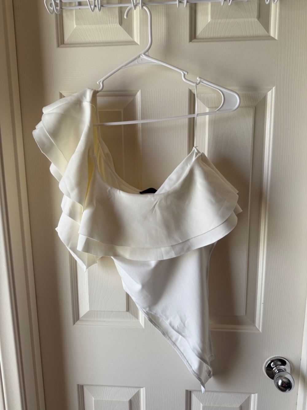 SHEIN White Scoop Neck Top with Branded Neck Tag